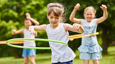 Eine private Unfallversicherung schützt Ihre Kinder auch in der Freizeit